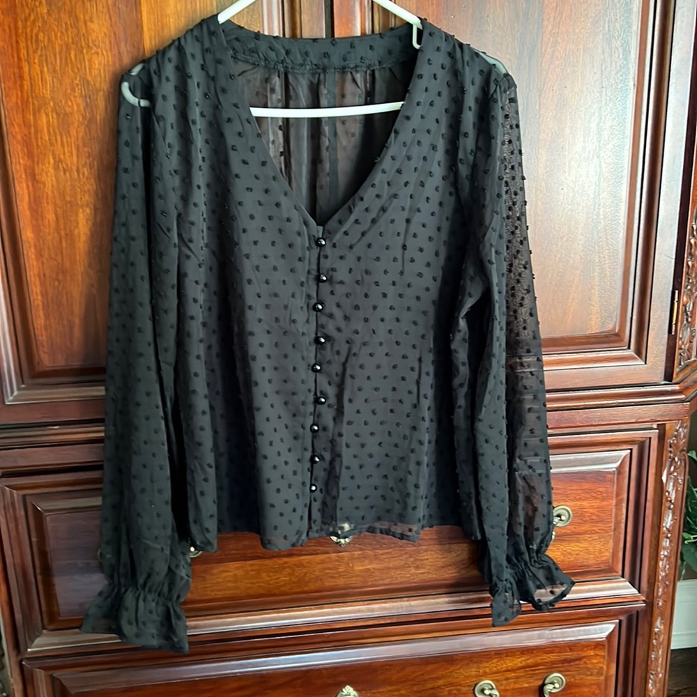 New without tag Large top really awesome to wear with skirt or jeans!